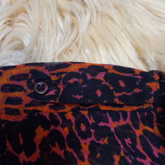 💕2/$15💕I Jeans by Buffalo Neon Leopard Button Do - Picture 4 of 6
